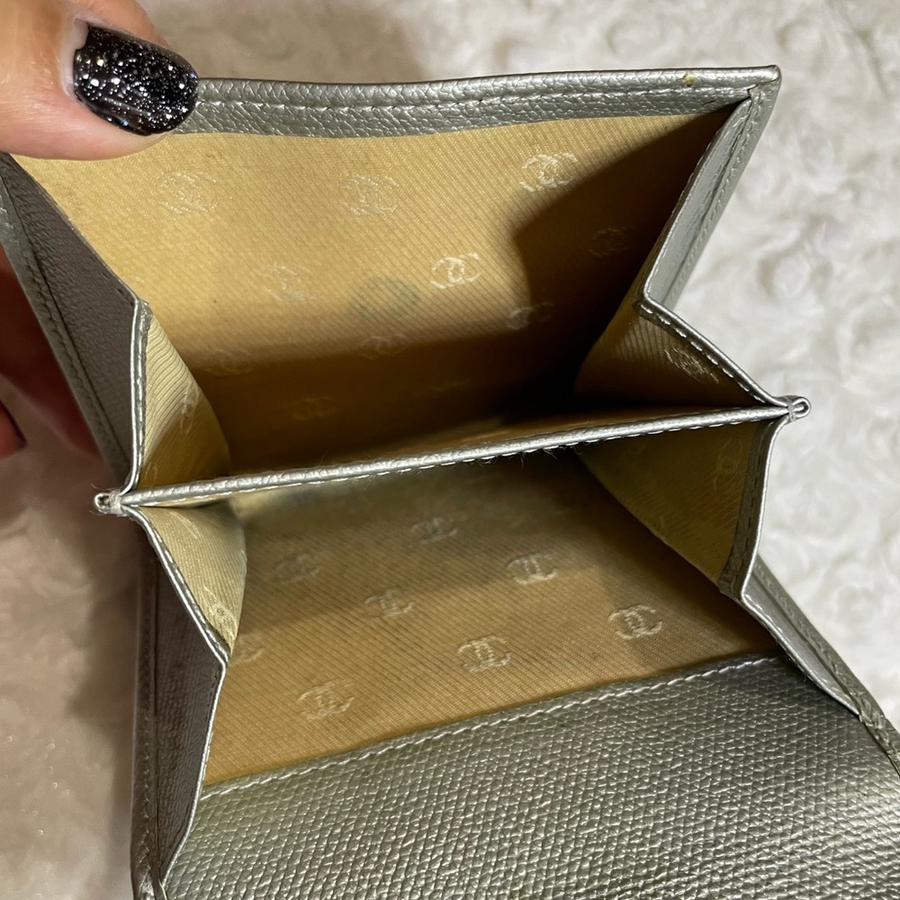Chanel Sevruga Silver Compact Wallet ๐ฉถ - Picture 9 of 16